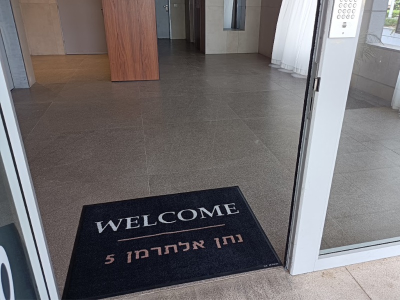 שטיח כניסה לבניין בהתאמה אישית – תמונה 10